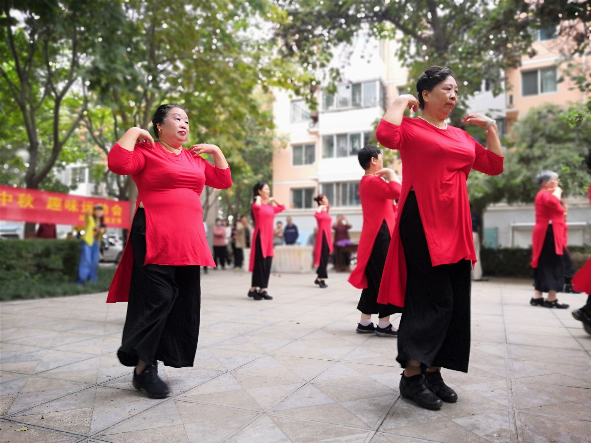 趣味運動會，競技迎雙節(jié)